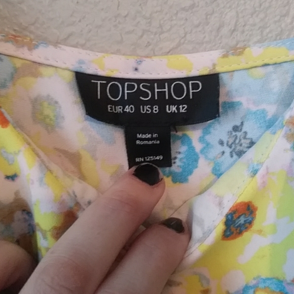 TOPSHOP Ruffled Floral Romper - Picture 4 of 7